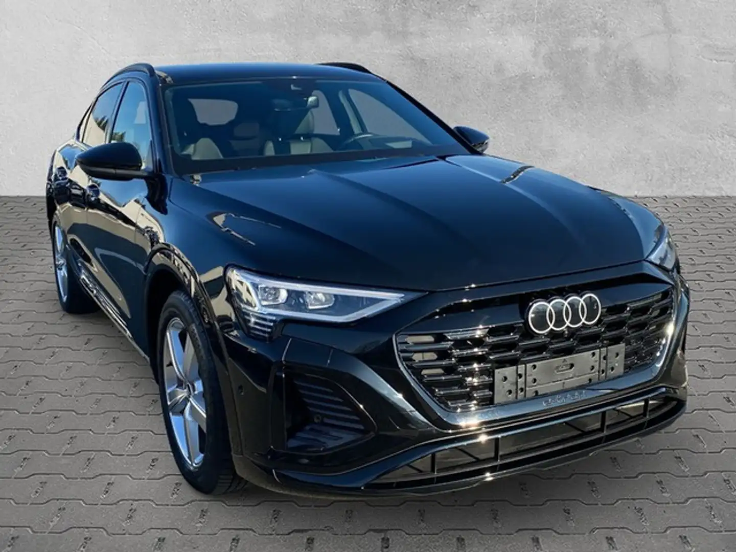 Audi Q8 Sportback e-tron (GET) Schwarz - 2