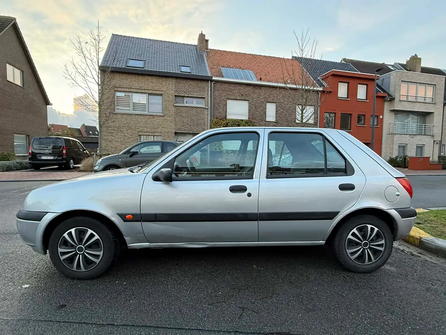 Ford Fiesta Fiesta Серый - 2