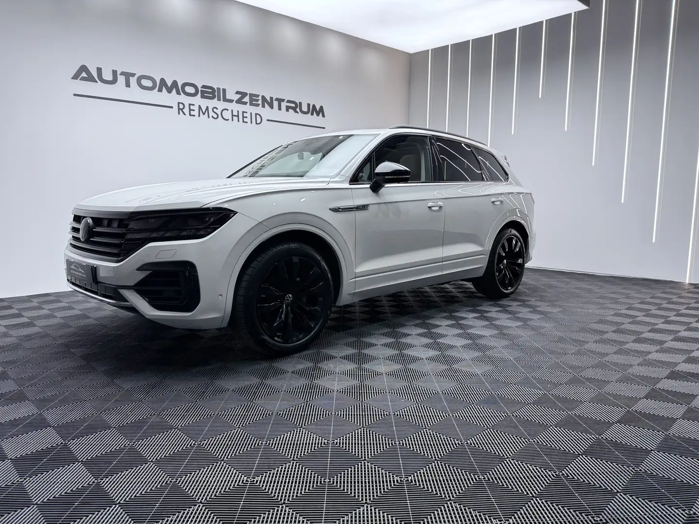 Volkswagen Touareg RLine*Pano*360°*SHZ*Luft* - 1