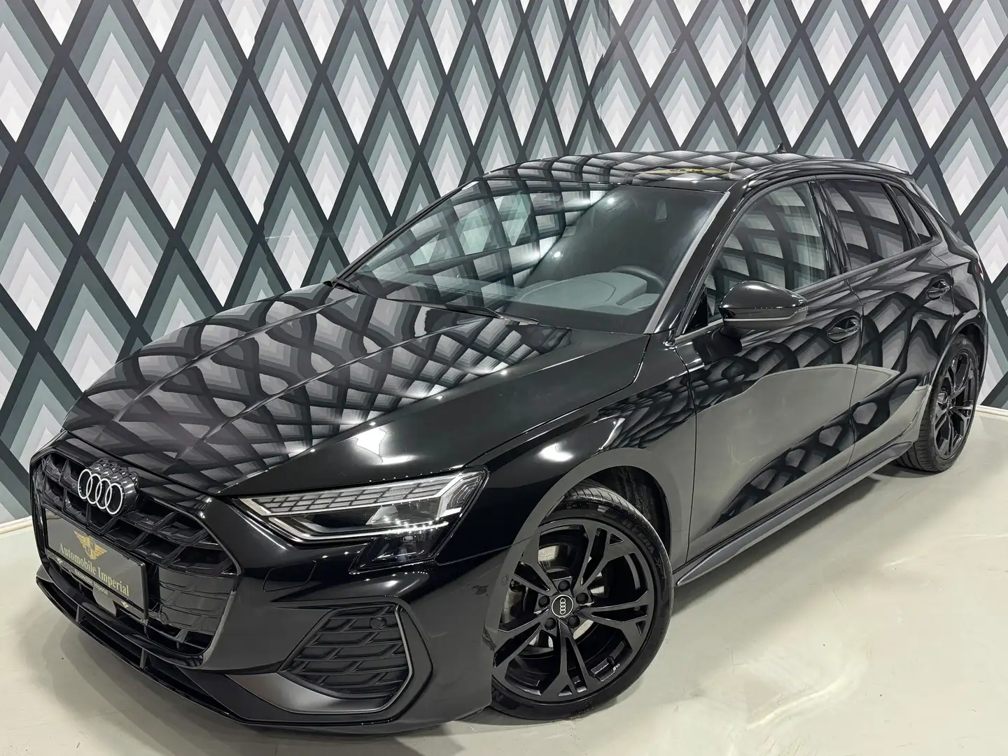 Audi A3 Sportback 30 TFSI // S-LINE // 1.BESITZ // Schwarz - 2