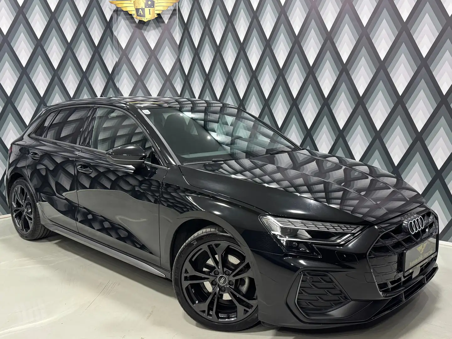 Audi A3 Sportback 30 TFSI // S-LINE // 1.BESITZ // Schwarz - 1