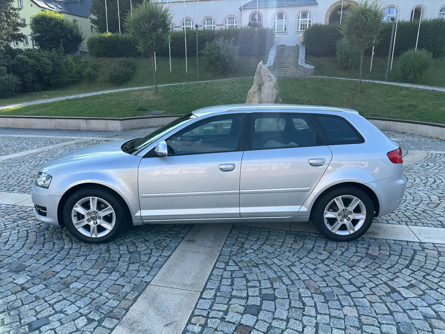 Audi A3 Sportback 1.6 TDI Attraction TÜV NEU SR + WR Gris - 2