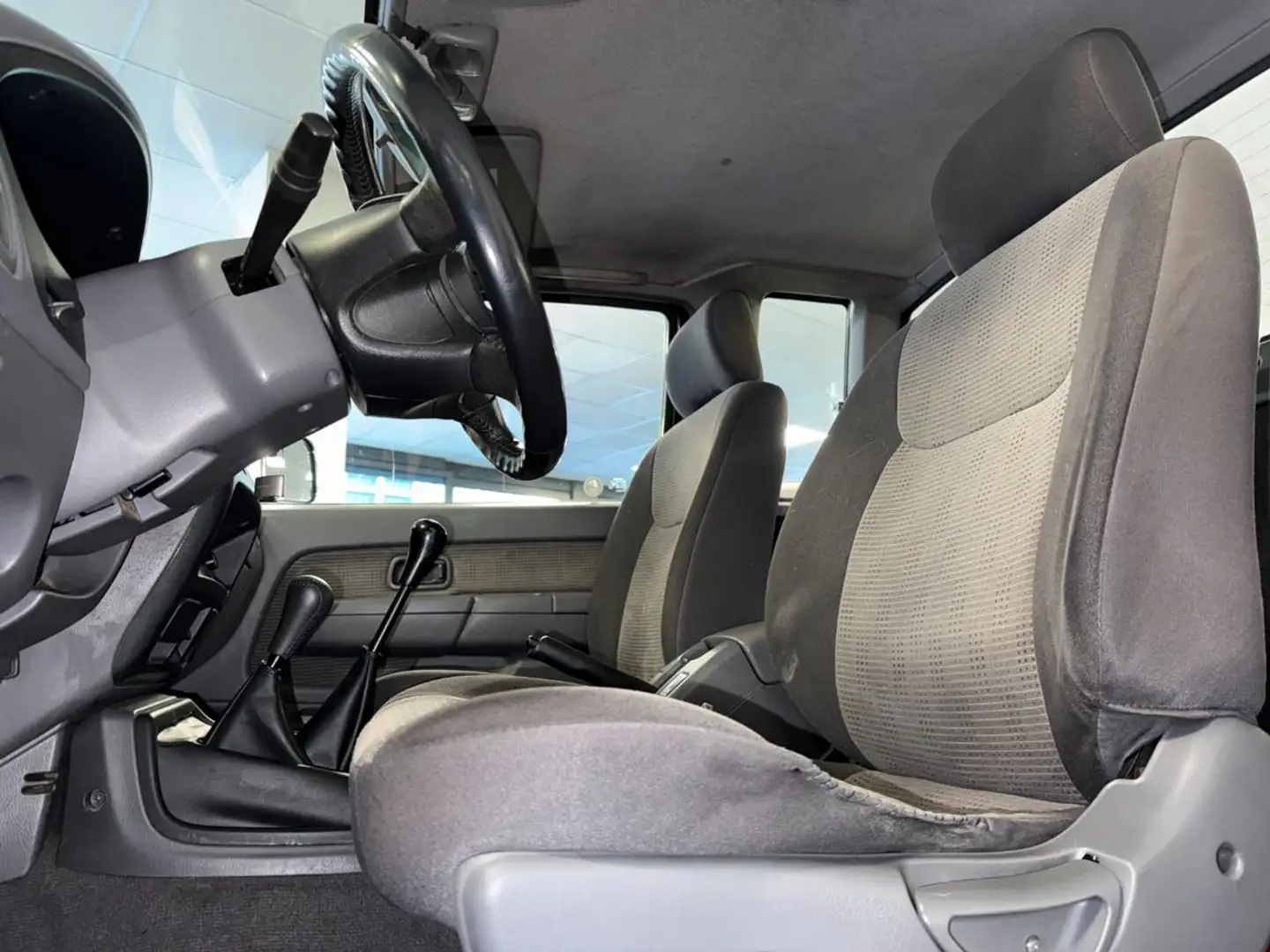 Nissan NP300 2.5 tdi 2p. King Cab Premium / SEDILI RISCALDATI Чорний - 2