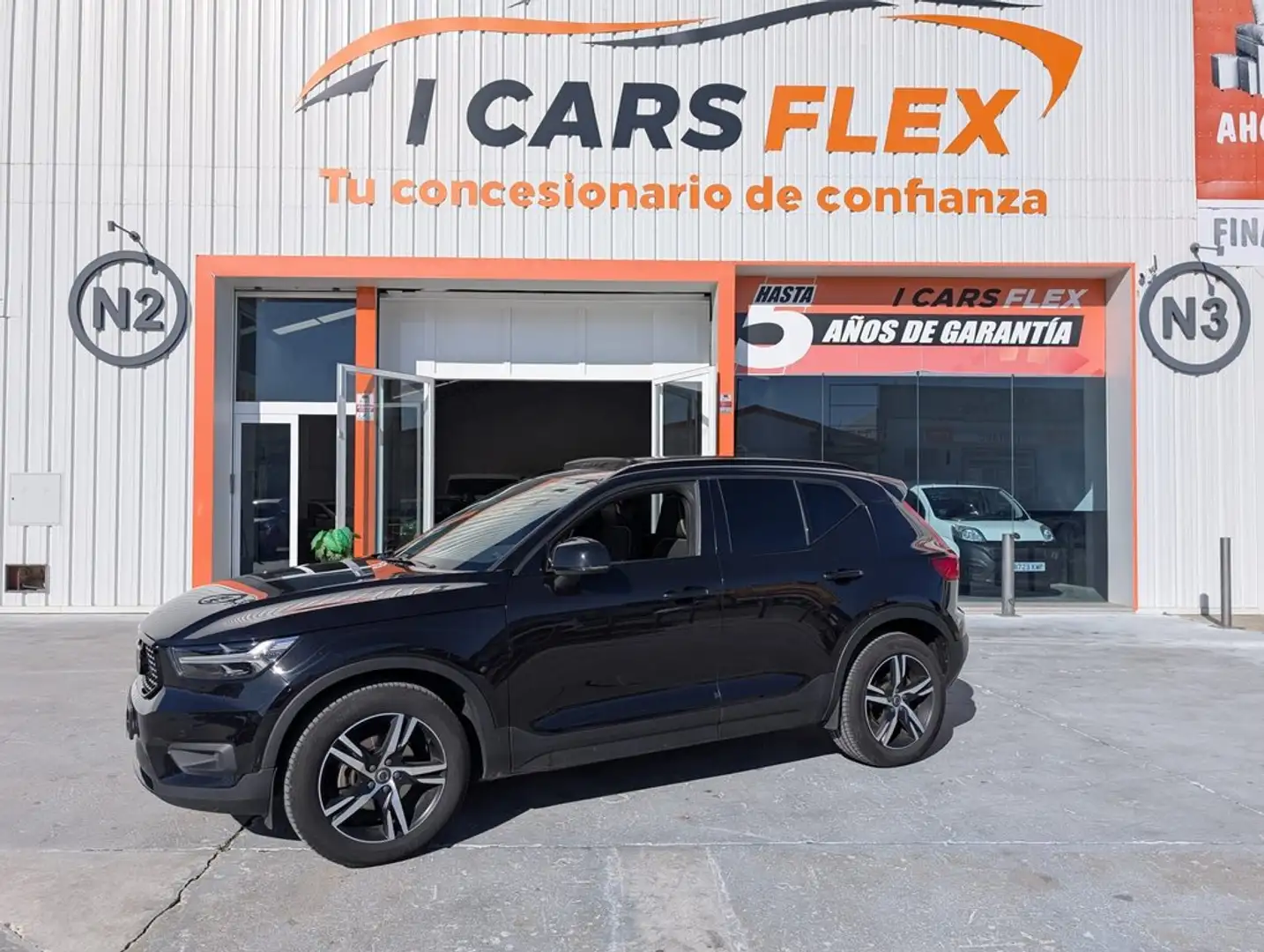 Volvo XC40 2.0 D3 R-Design Auto Negro - 1