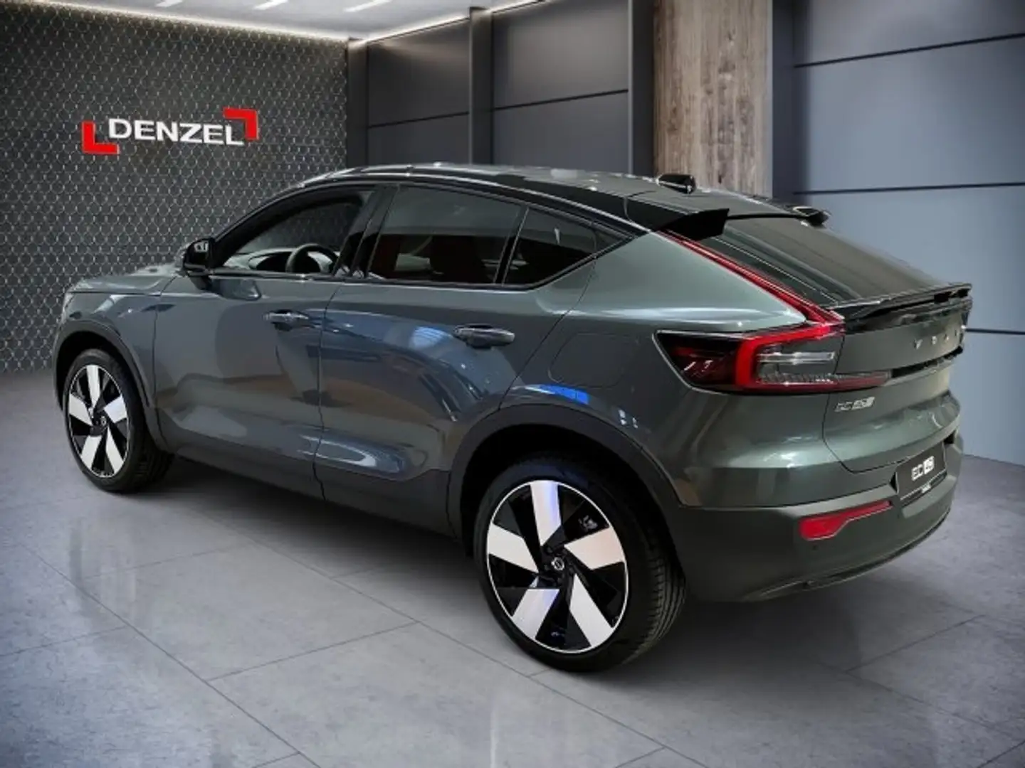 Volvo EC40 Single Ultra Dark Grün - 2