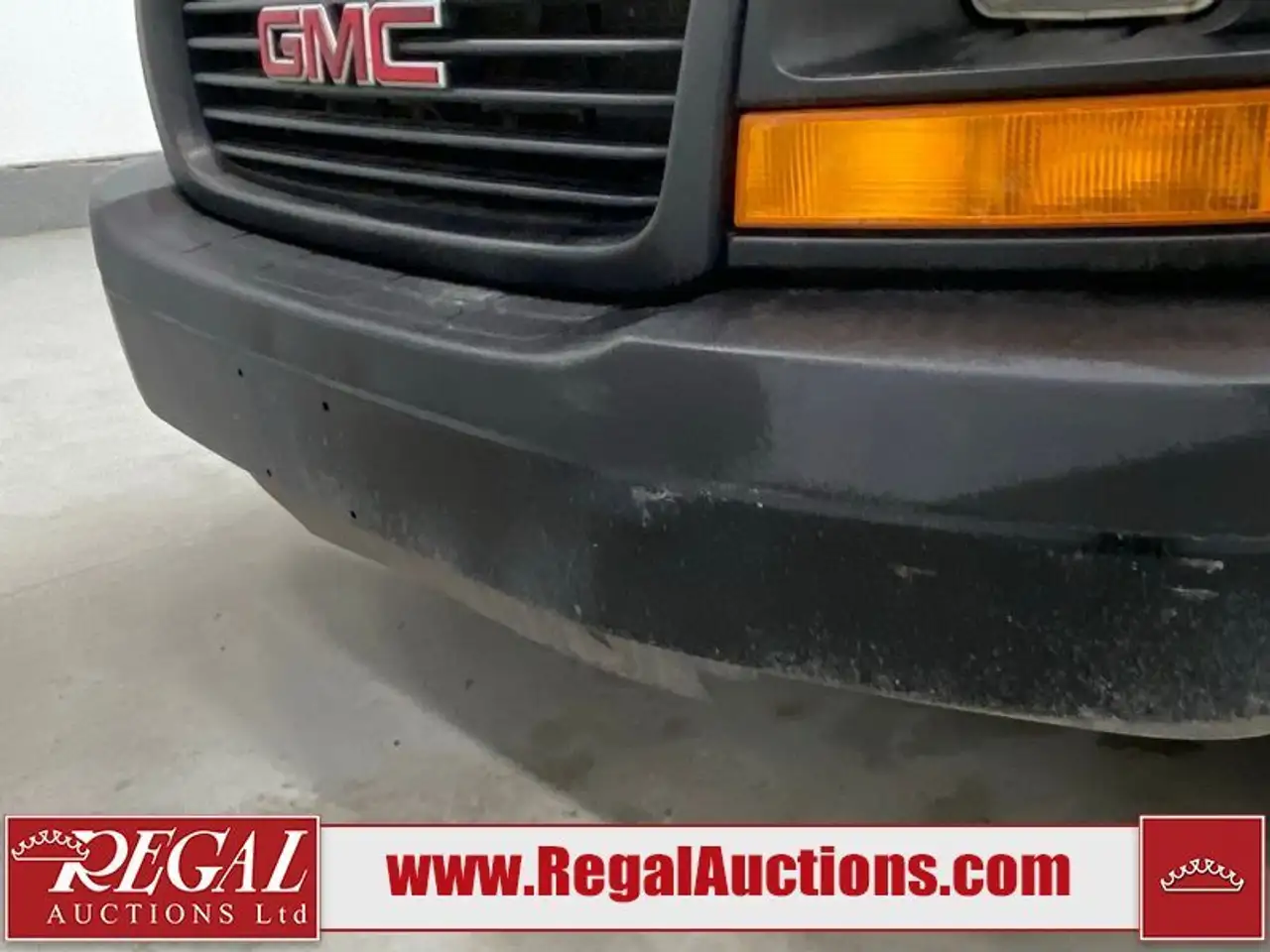 GMC Savana снимка GMC Savana