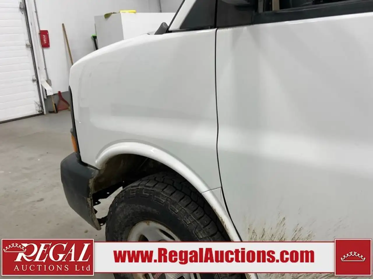 GMC Savana снимка GMC Savana