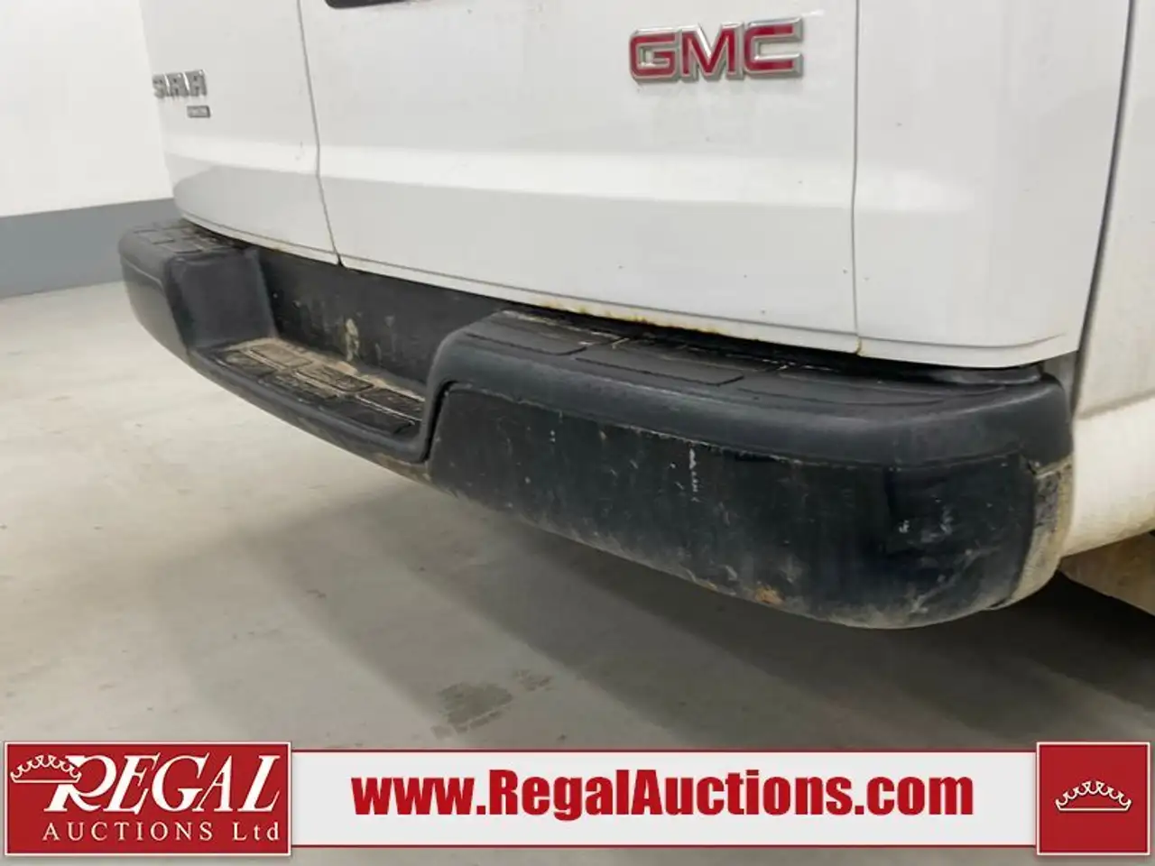 GMC Savana снимка GMC Savana