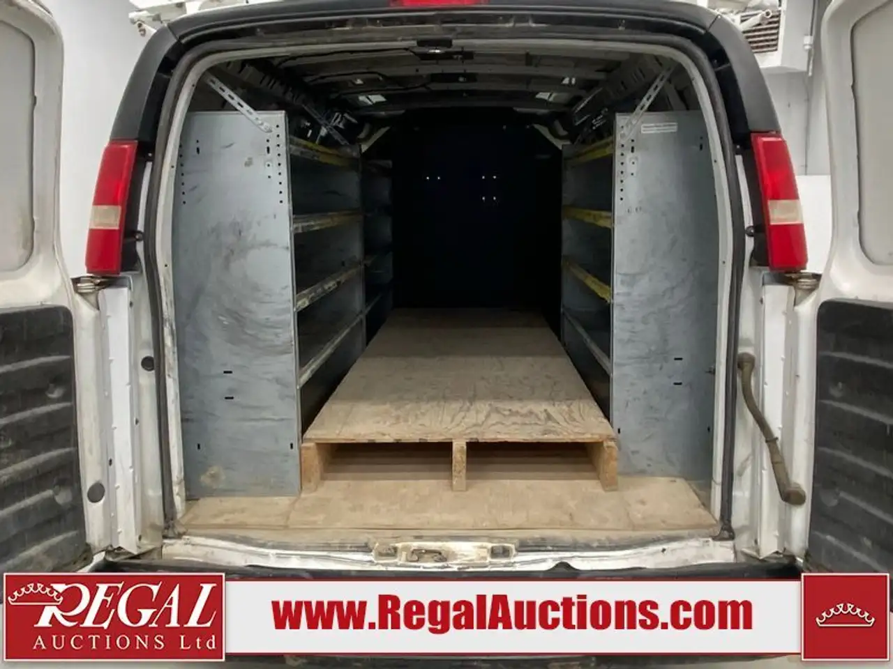 GMC Savana снимка GMC Savana