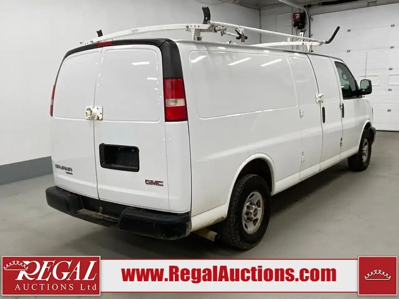 GMC Savana снимка GMC Savana