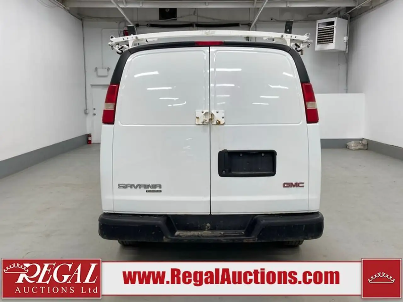GMC Savana снимка GMC Savana