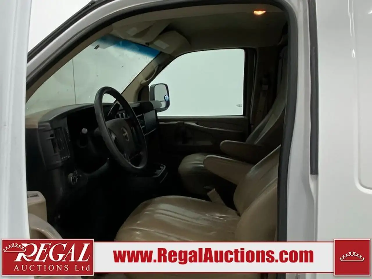 GMC Savana снимка GMC Savana