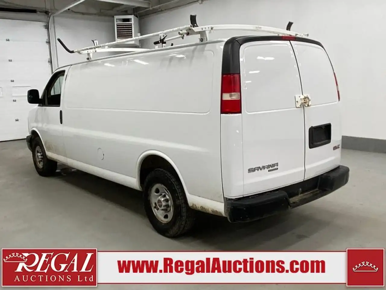 GMC Savana снимка GMC Savana