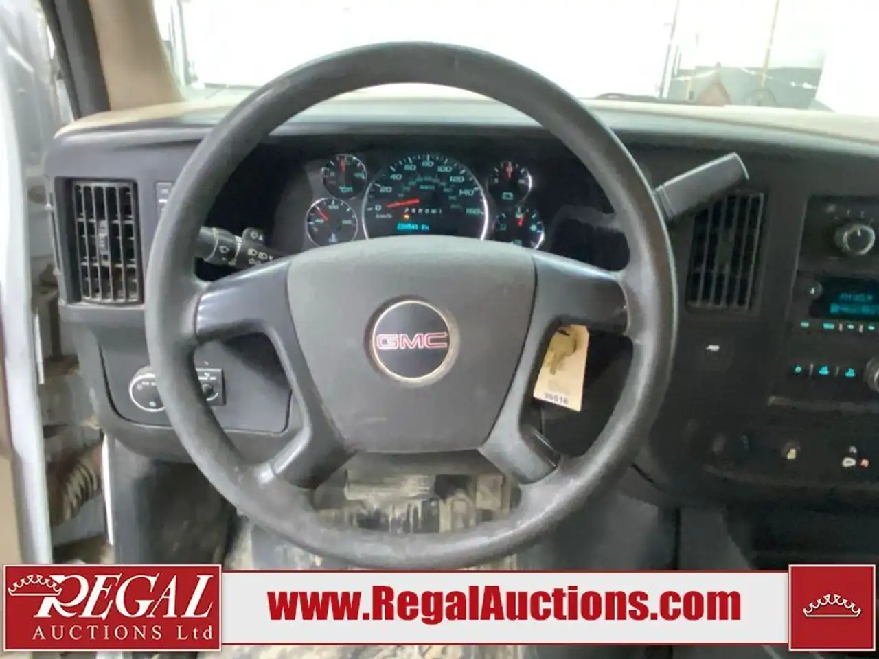 GMC Savana снимка GMC Savana