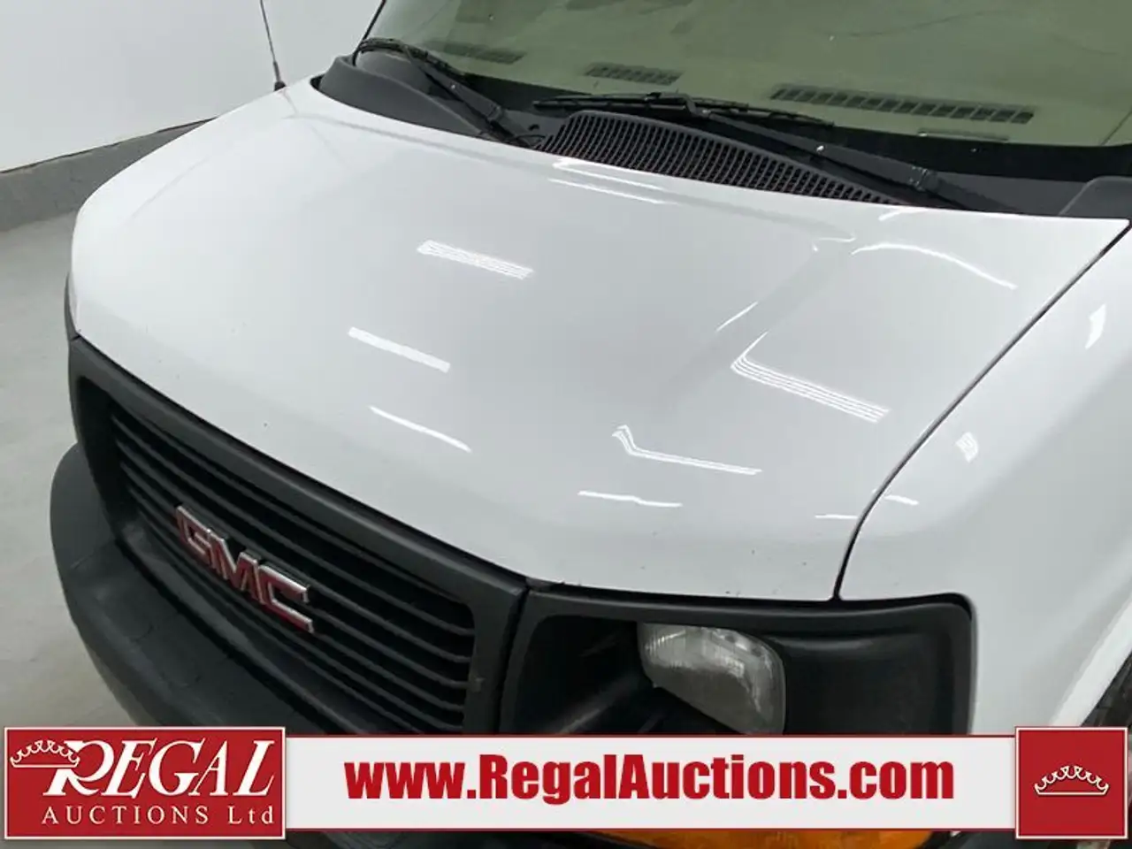 GMC Savana снимка GMC Savana