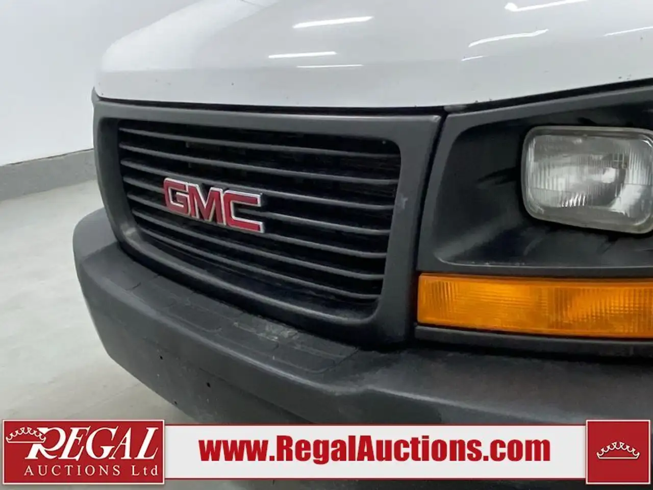 GMC Savana снимка GMC Savana
