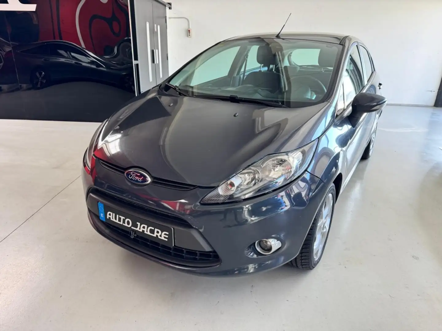 Ford Fiesta 1.6 TDCi Titanium Gris - 2