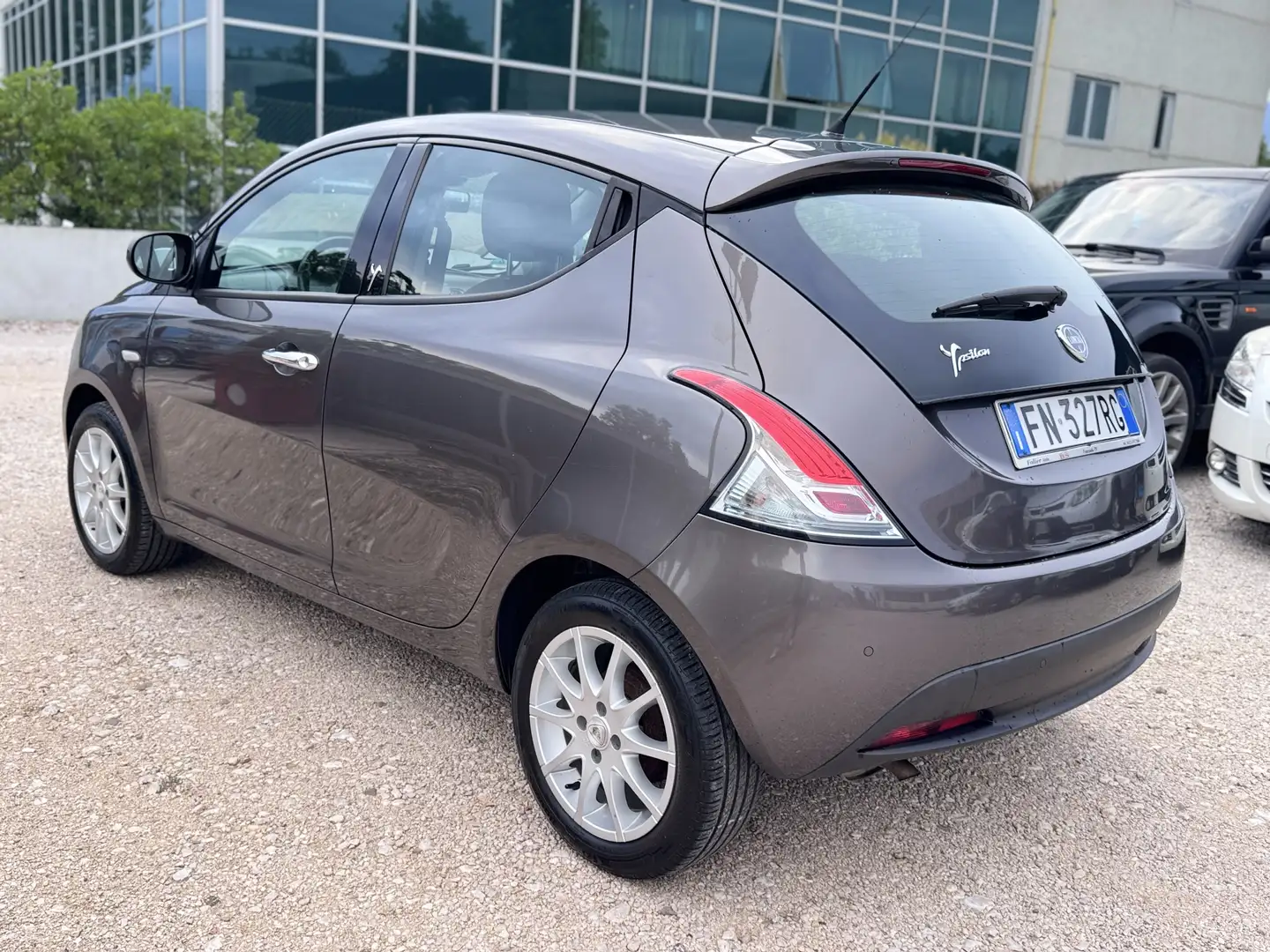 Lancia Ypsilon 1.2 Benzina 69cv Platinum - Eu 5b Neopatentati Marrone - 2