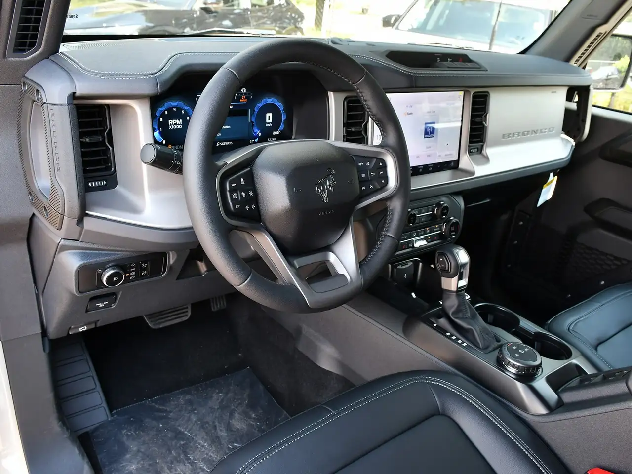 Ford Bronco photo Ford Bronco