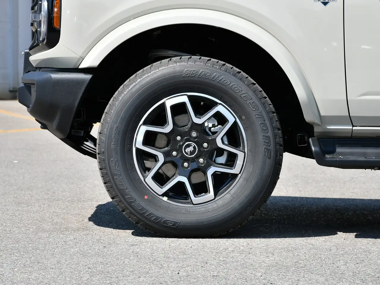 Ford Bronco photo Ford Bronco