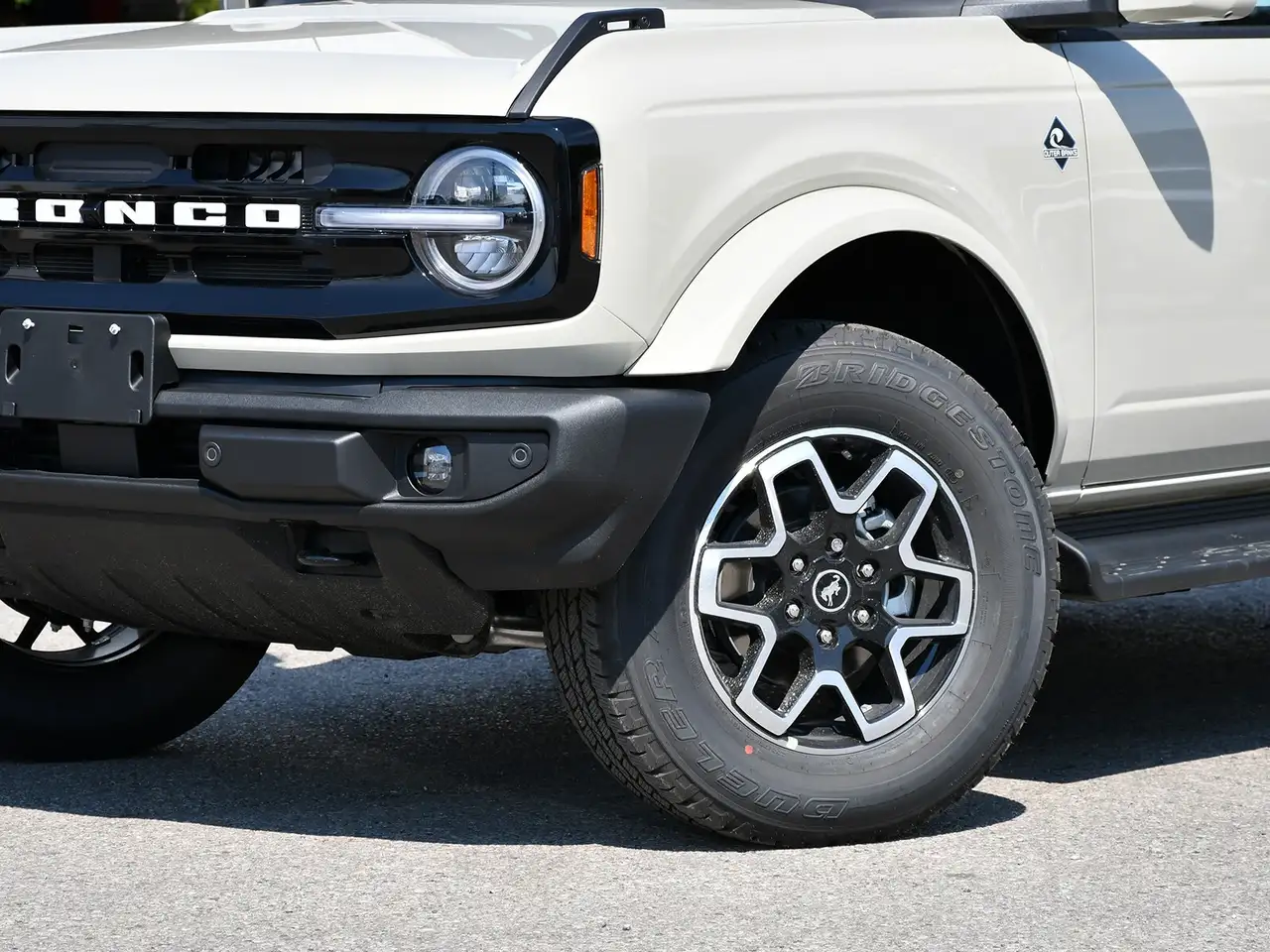 Ford Bronco photo Ford Bronco
