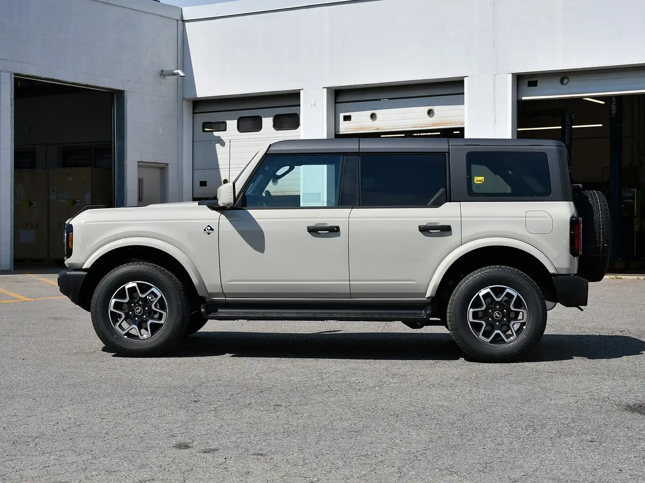 Ford Bronco photo Ford Bronco