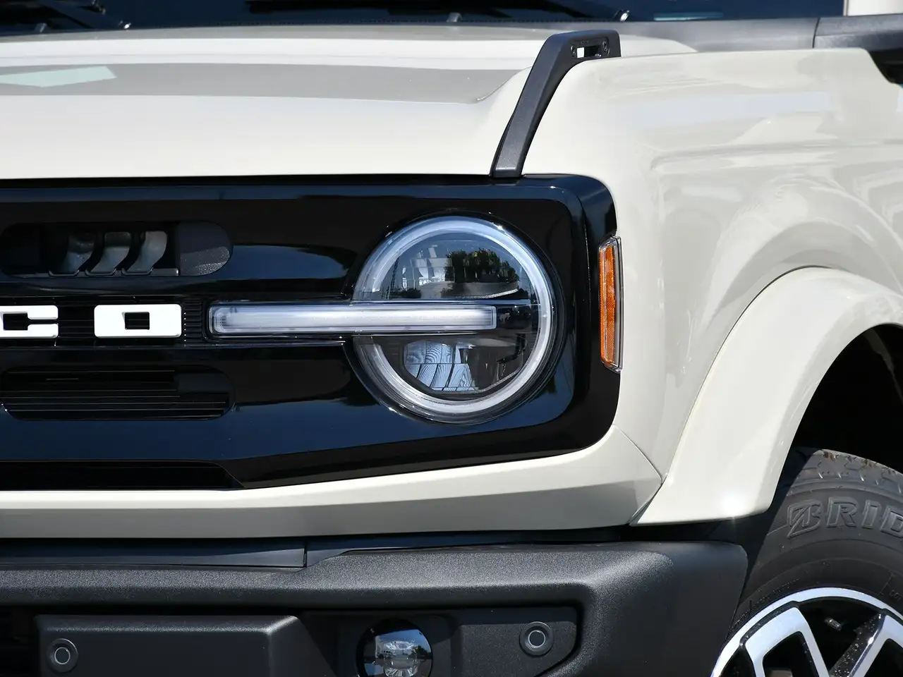 Ford Bronco photo Ford Bronco