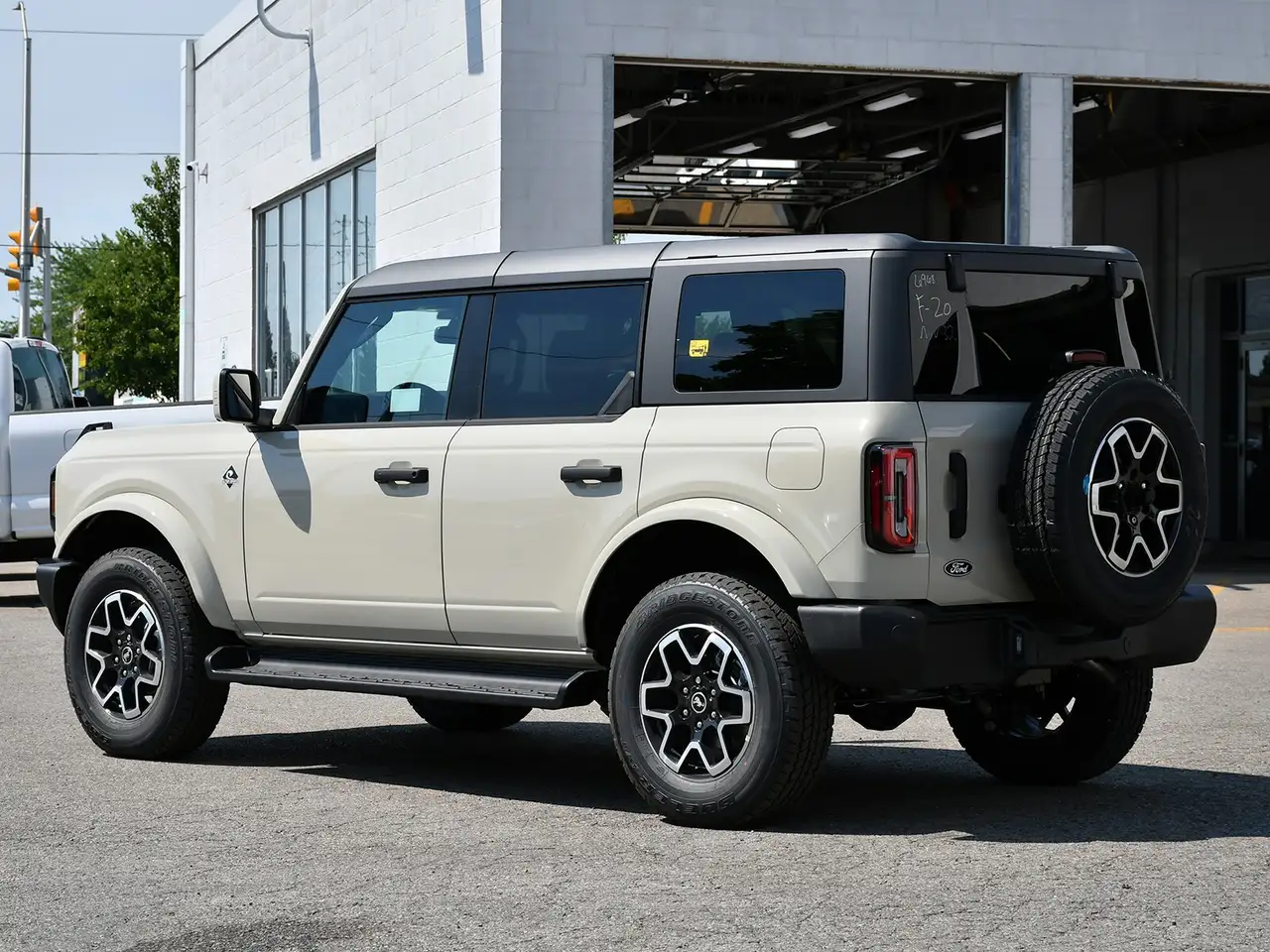Ford Bronco photo Ford Bronco