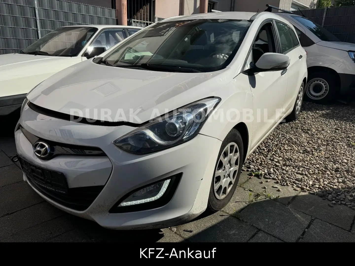 Hyundai i30 cw Classic / NAV / R.KAMERA / MOTOR LÄUFT Weiß - 2