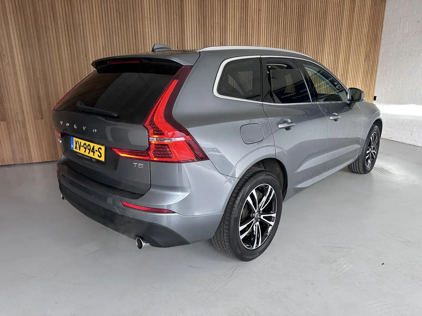Volvo XC60 2.0 T5 Momentum Trekhaak | electrische stoelen | l Grijs - 2