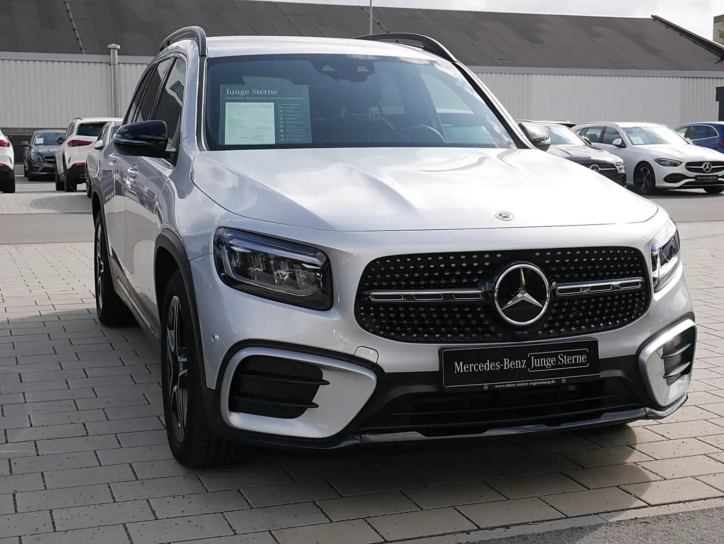 Mercedes-Benz GLB 220 4M AMG+DISTRONIC+AHK+LED+KEYLESS+NIGHT++ Silber - 2