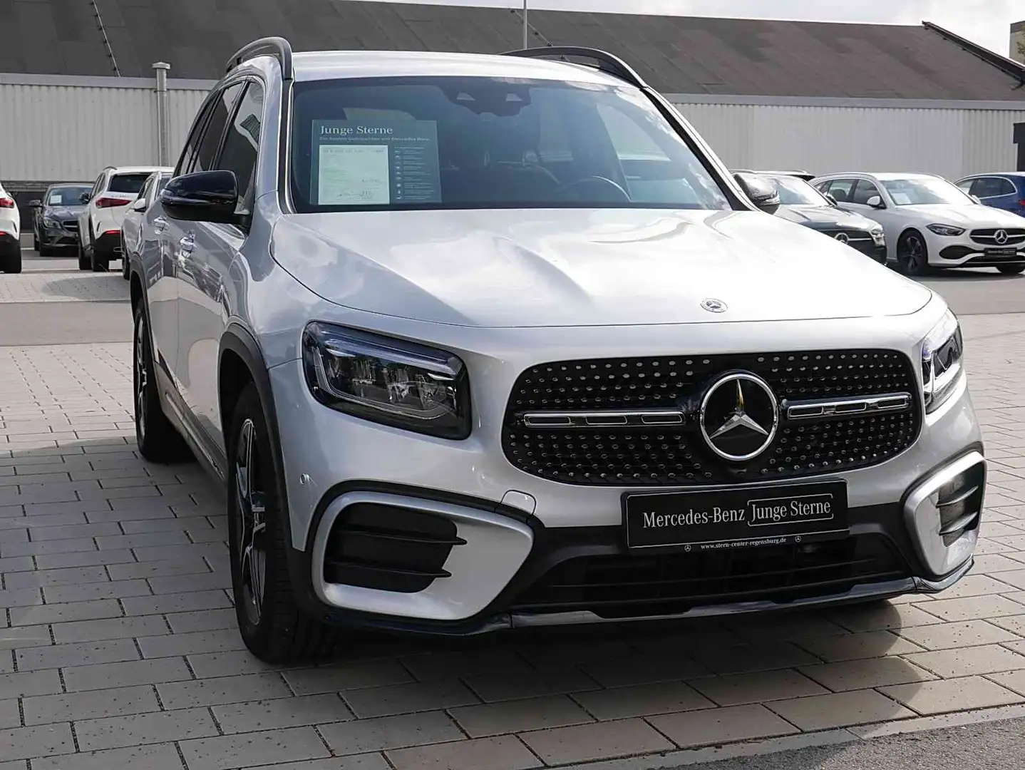 Mercedes-Benz GLB 220 4M AMG+DISTRONIC+AHK+LED+KEYLESS+NIGHT++ Argent - 2