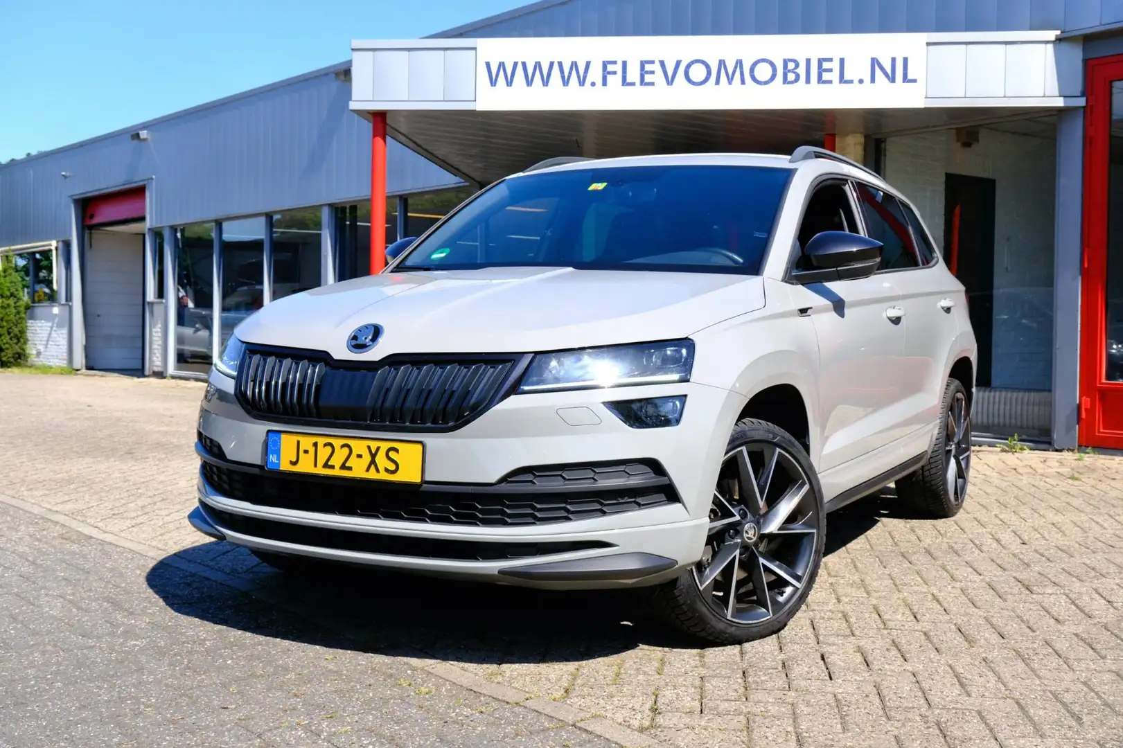 Skoda Karoq 1.5 TSI ACT DSG 150PK Sportline Virtual|1e Eig|LED Grijs - 1