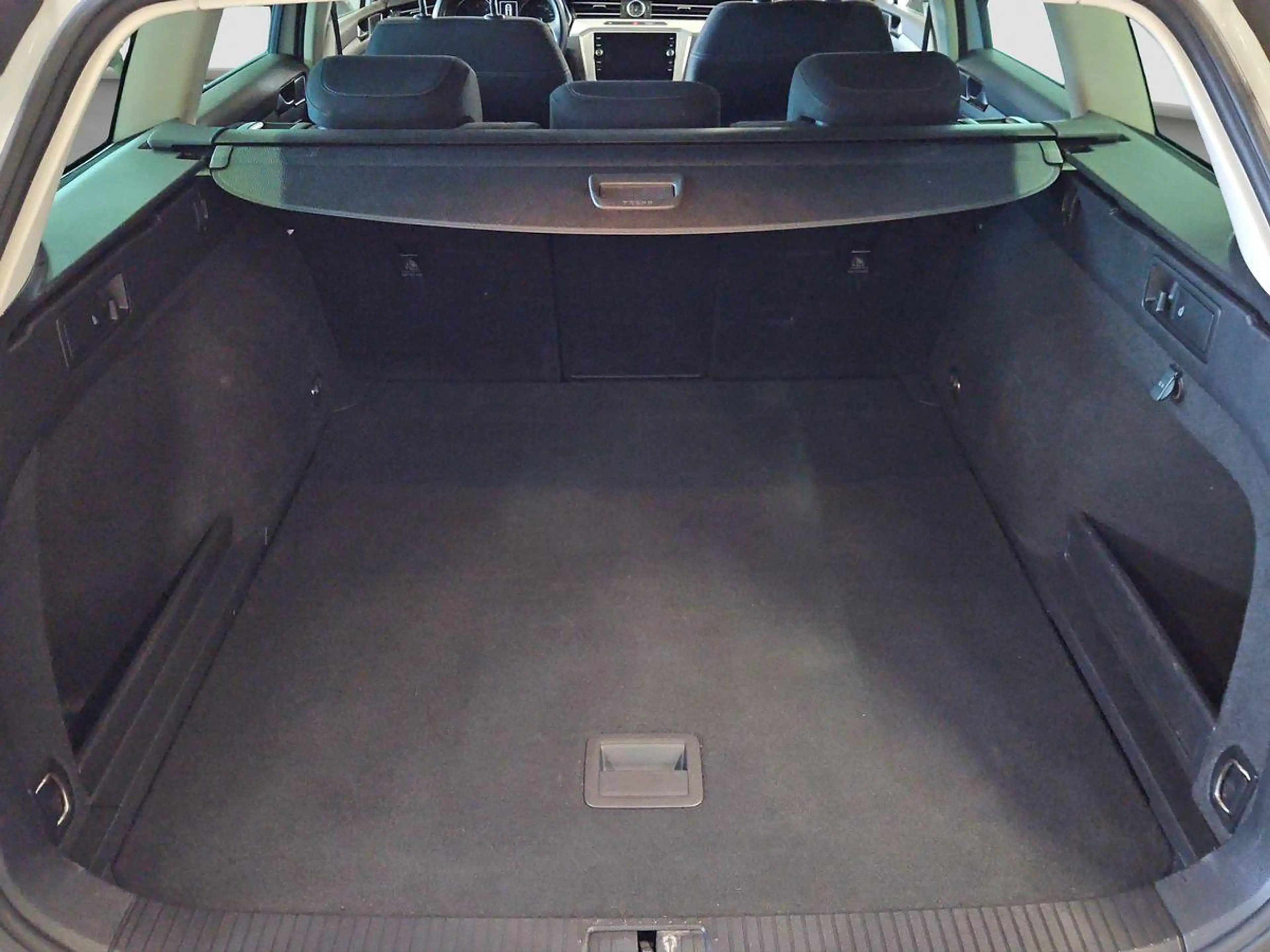 Volkswagen Passat Variant 2.0 TDI Comfortline ACC SITZH PDC — photo 14