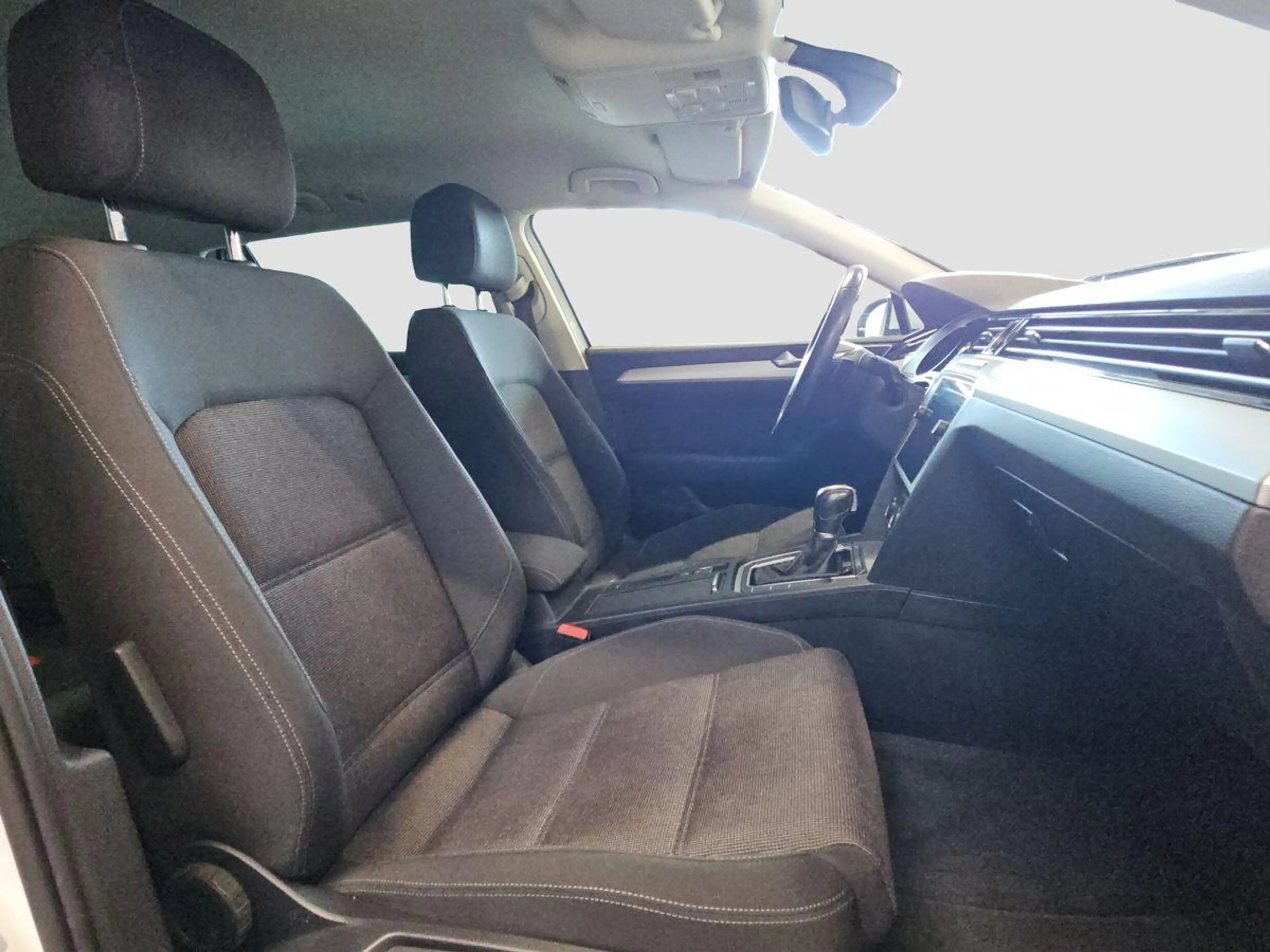 Volkswagen Passat Variant 2.0 TDI Comfortline ACC SITZH PDC — photo 7