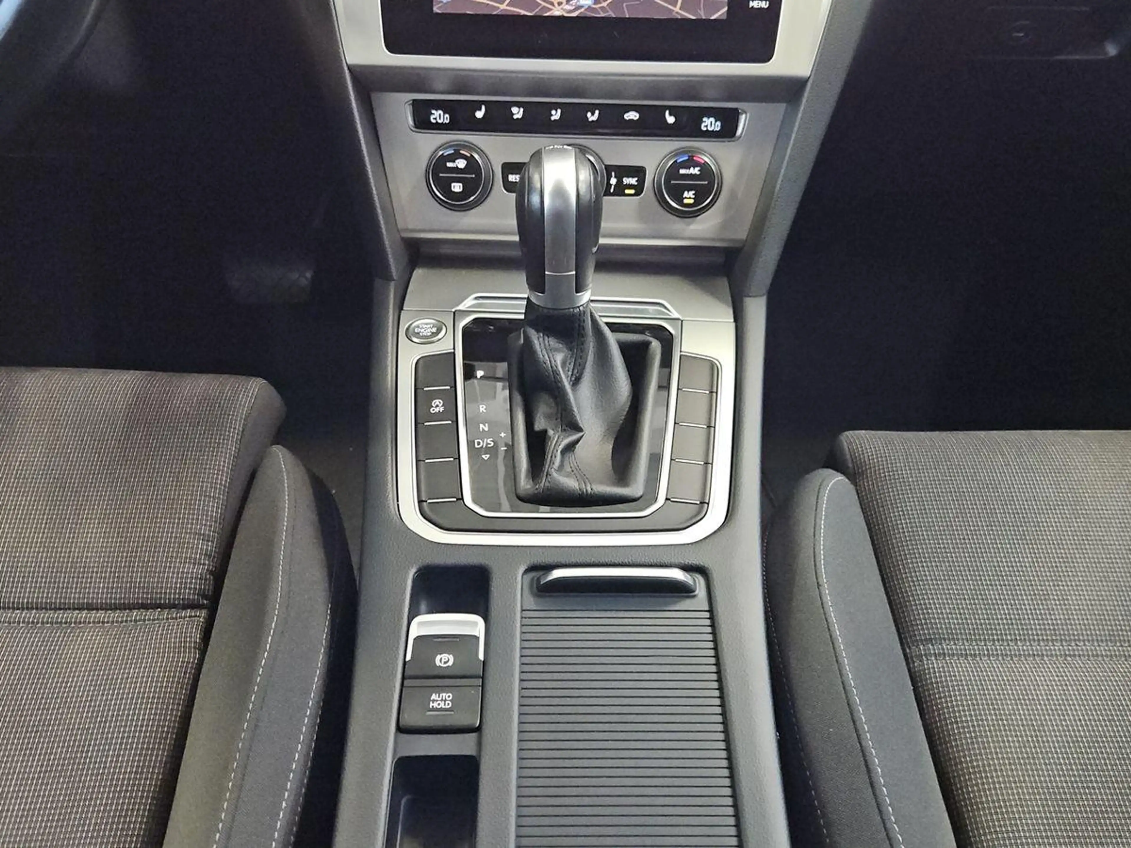 Volkswagen Passat Variant 2.0 TDI Comfortline ACC SITZH PDC — photo 9