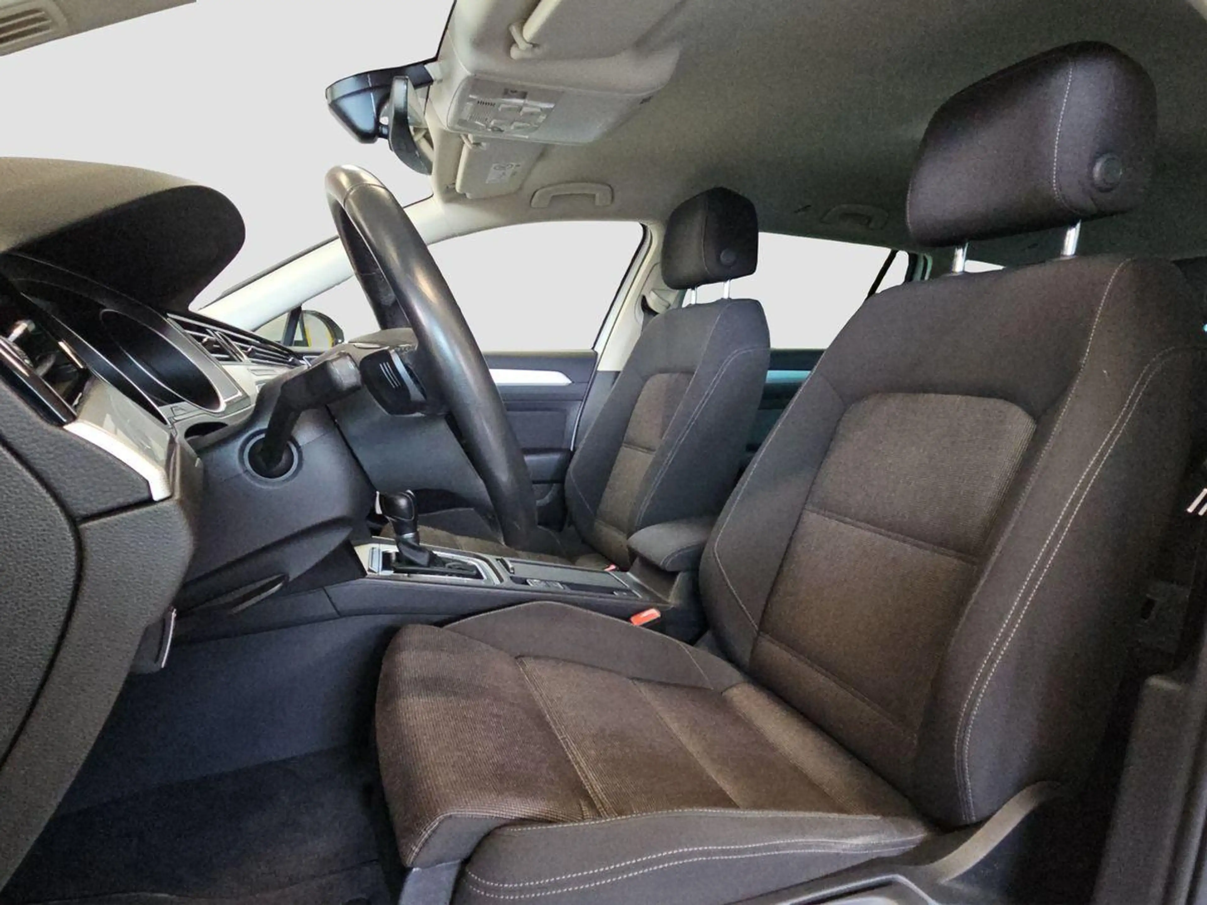 Volkswagen Passat Variant 2.0 TDI Comfortline ACC SITZH PDC — photo 4
