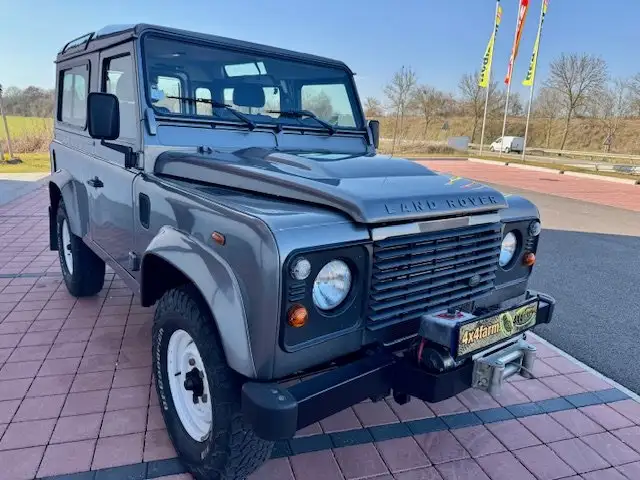 Land Rover Defender 90 TD4