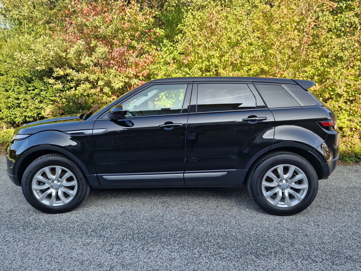 Land Rover Range Rover Evoque Range Rover Evoque HSE 2,0 TD4 e-Capability HSE Schwarz - 1