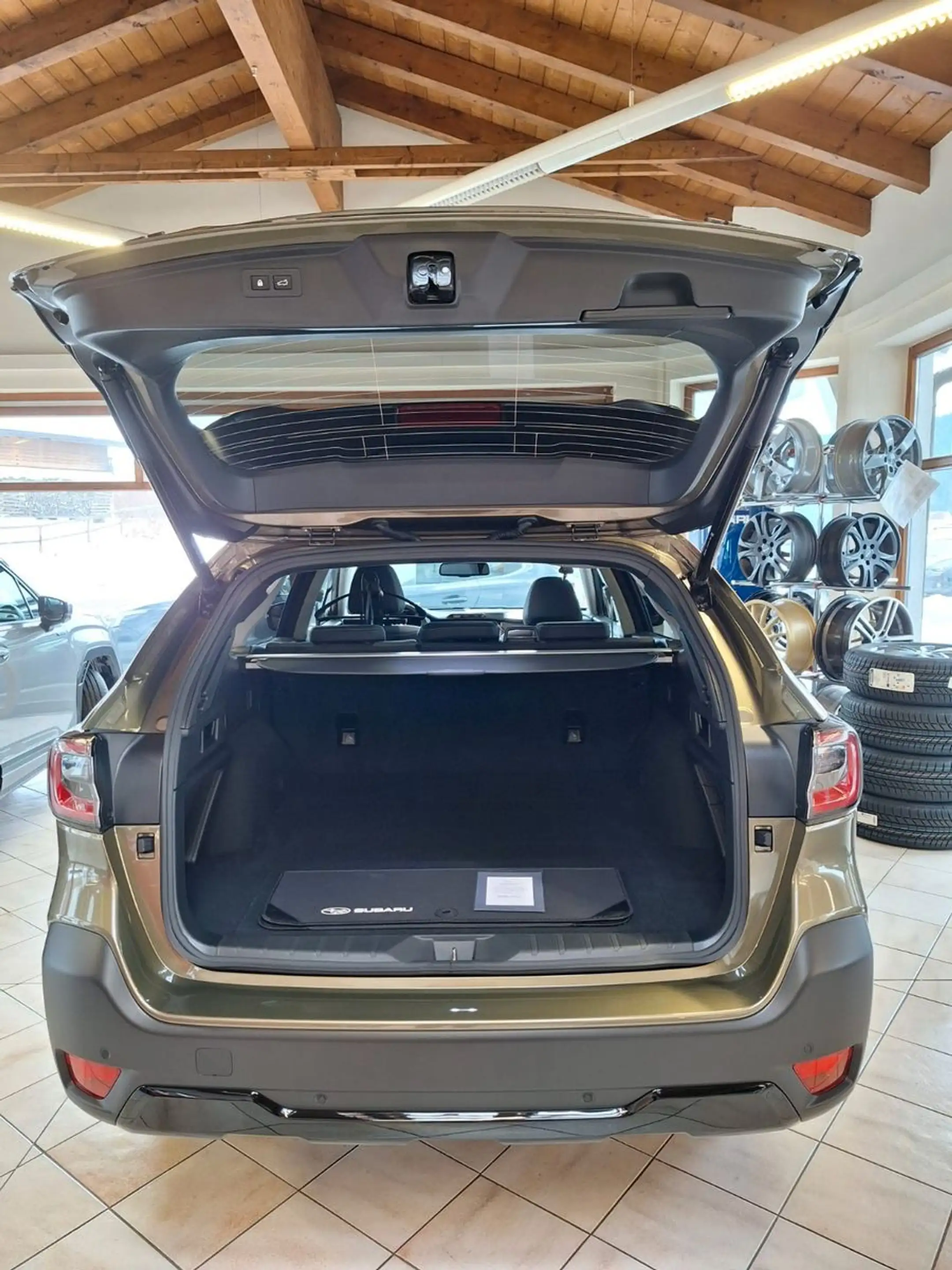 Subaru OUTBACK 2.5i Exclusive Cross Lineartronic — photo 6