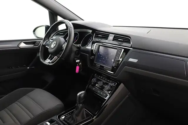 Volkswagen Touran view 16