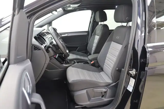 Volkswagen Touran view 10