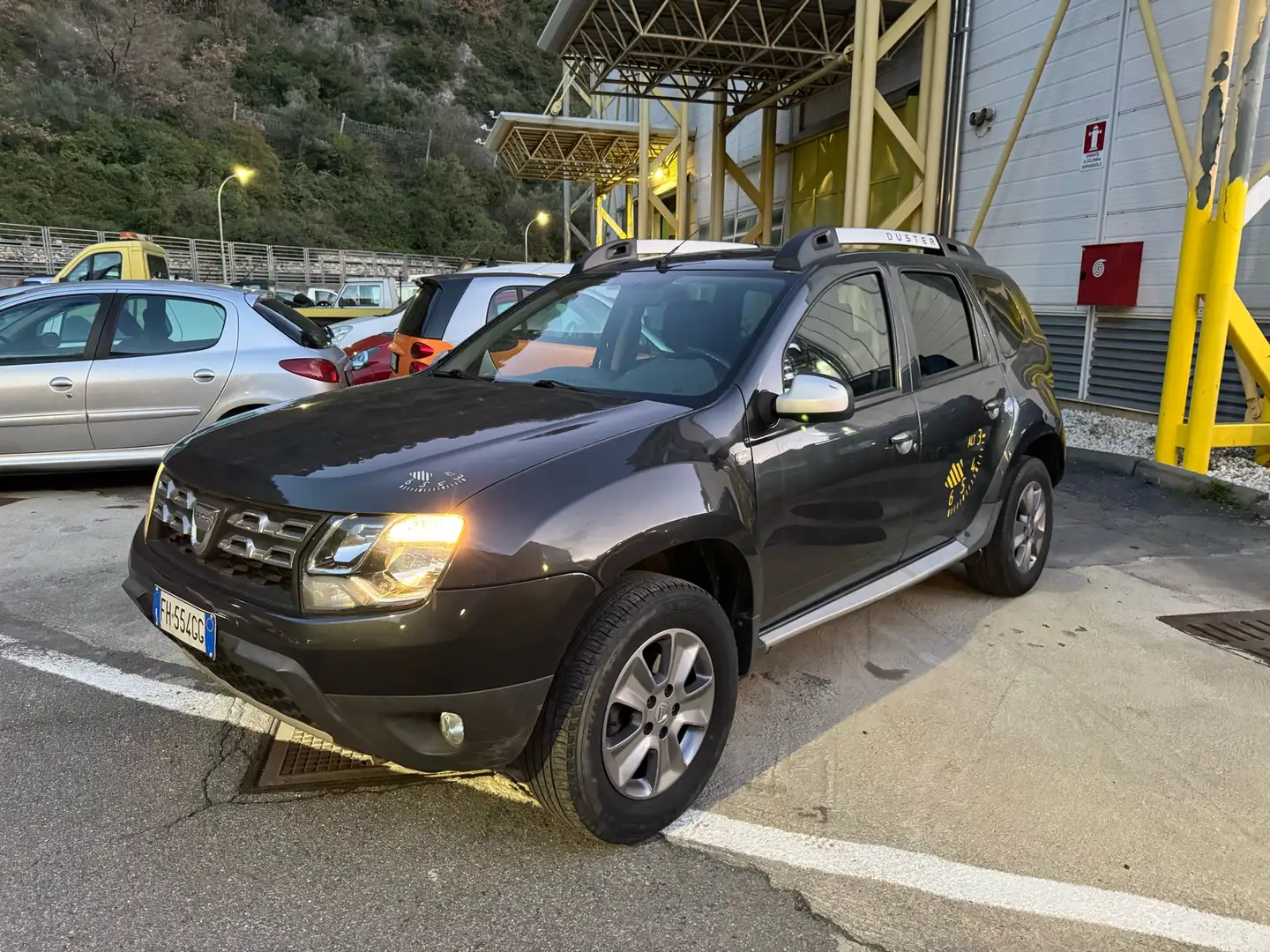 Dacia Duster 4x4 110cv 1.5 dci Gris - 1