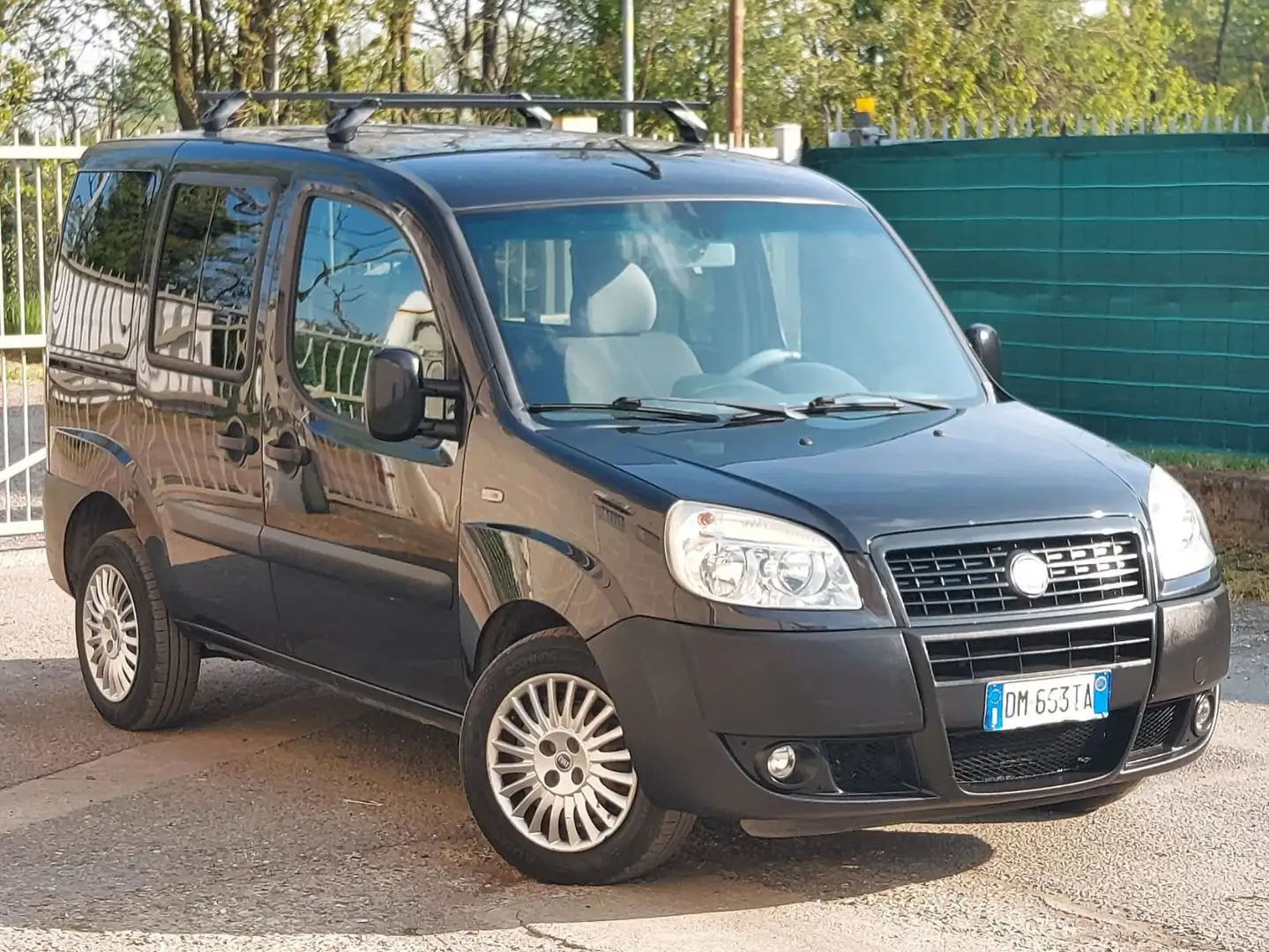 Fiat Doblo 7 Posti 1.9 mjt Family 120cv Fekete - 1