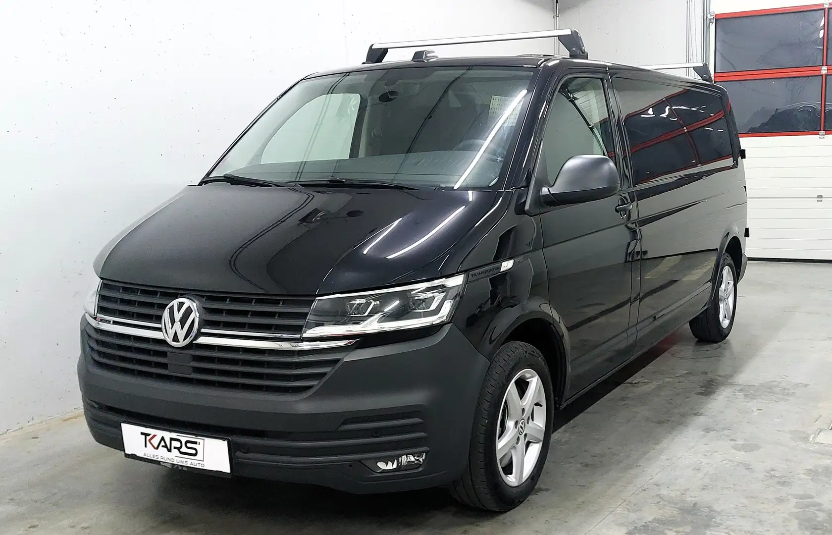 Volkswagen T6.1 Kastenwagen 4Motion DSG Schwarz - 2