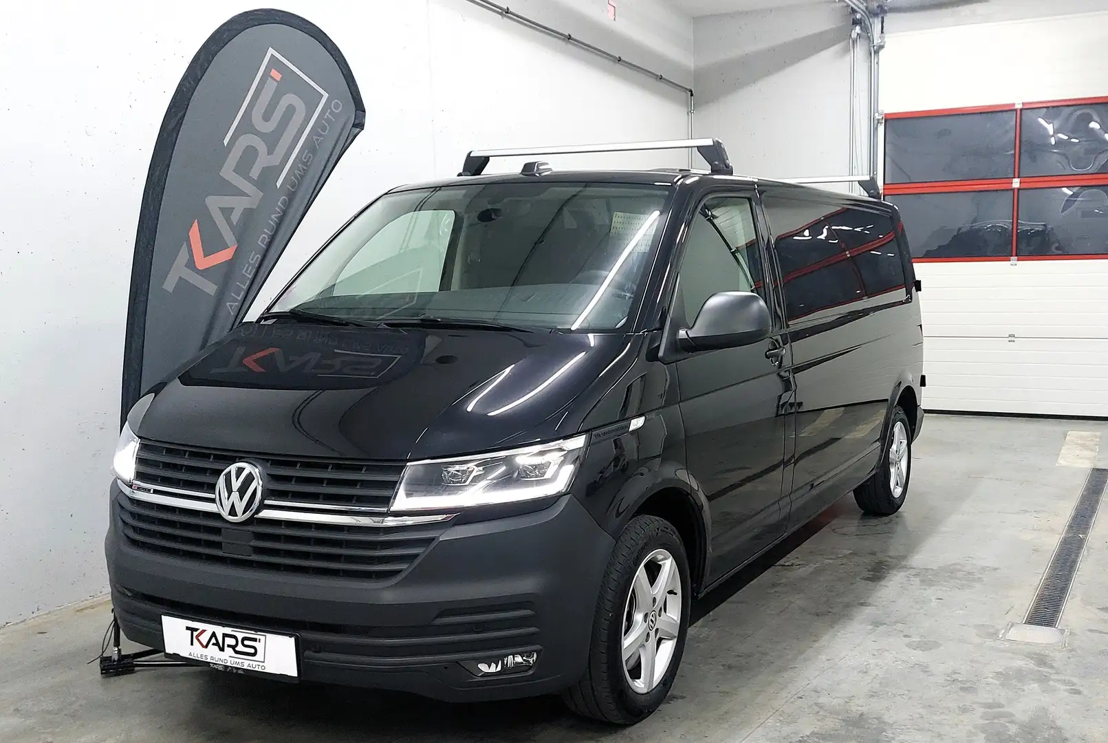 Volkswagen T6.1 Kastenwagen 4Motion DSG Schwarz - 1