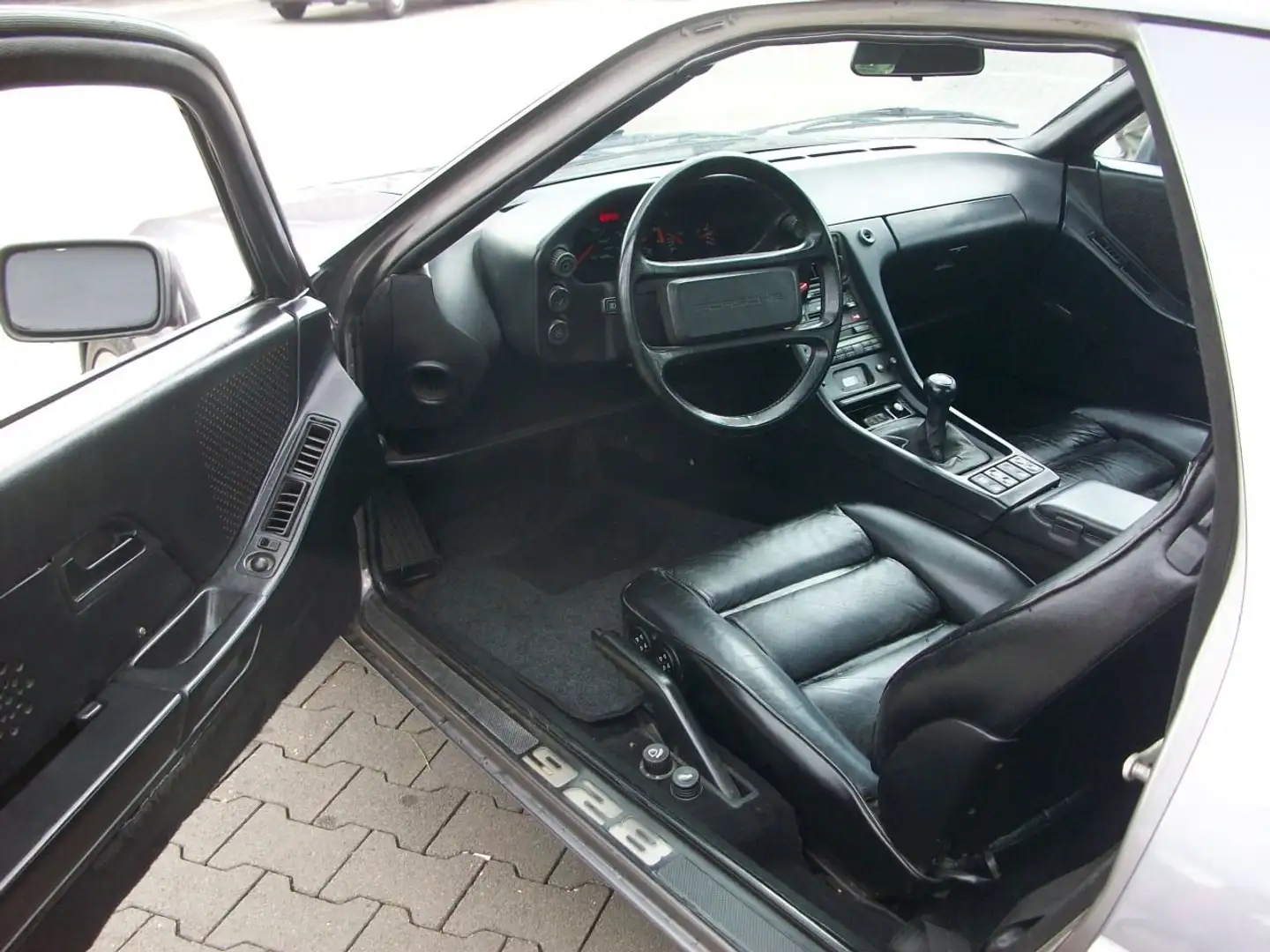 Porsche 928 S Grau - 2