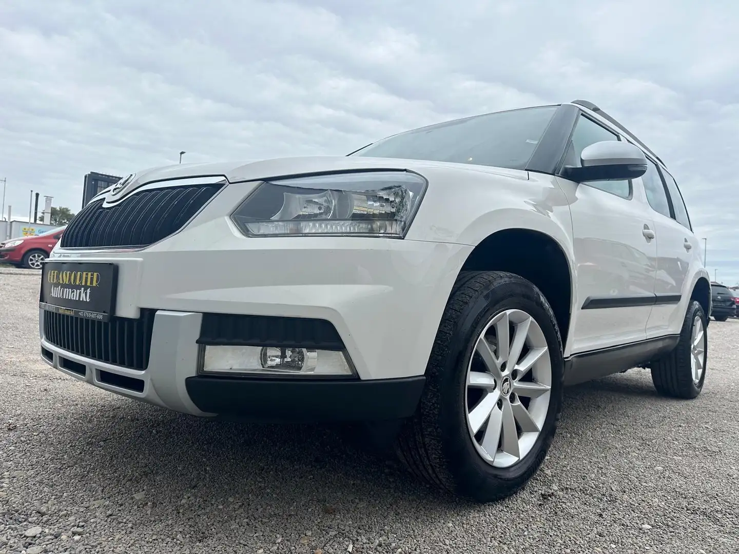 Skoda Yeti 2.0TDI Active Outdoor 4x4 *1-Besitz*Finanzierung* Weiß - 2