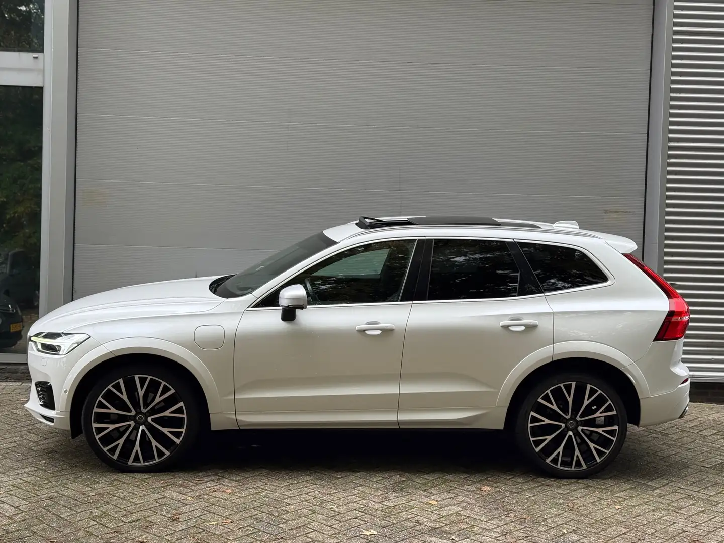 Volvo XC60 2.0 T8 Twin Engine AWD R-Design l Pano l 360 Camer Bianco - 2