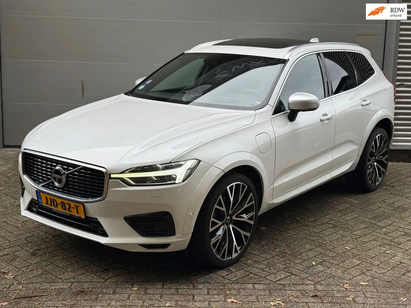 Volvo XC60 2.0 T8 Twin Engine AWD R-Design l Pano l 360 Camer Bianco - 1